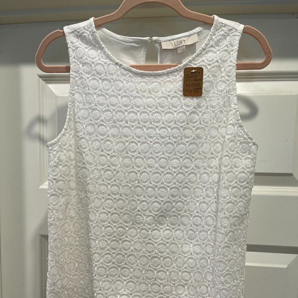 LOFT WHITE SLEEVELESS CROCHET TOP SIZE MED EUC (127)